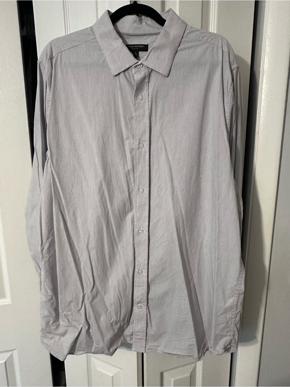 Banana Republic Men's Light Gray Button-Up Dress Shirt